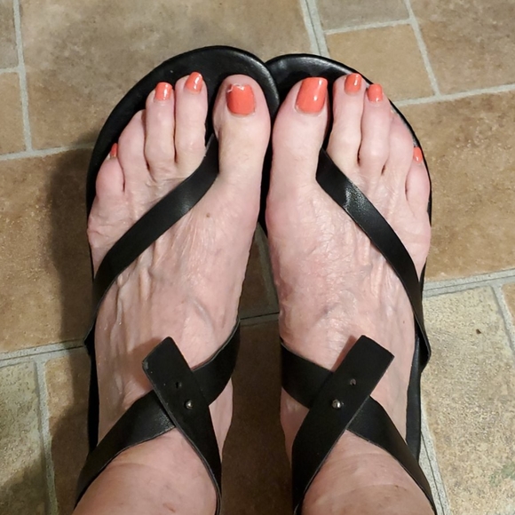 Black sandals - Picture 1 of 3